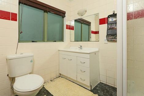 Photo of property in 28a Felgrove Street, Glendene, Auckland, 0602