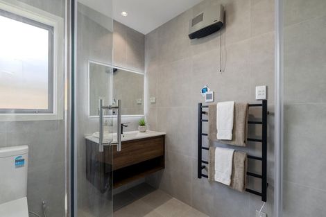 Photo of property in 33 Lumbarda Drive, Kumeu, 0810