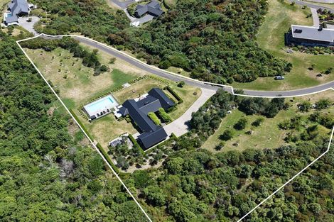 Photo of property in 35 Locheagles Rise, Kinloch, Taupo, 3377