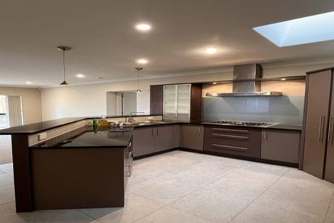 Photo of property in 8 Terrasini Drive, Flat Bush, Auckland, 2019