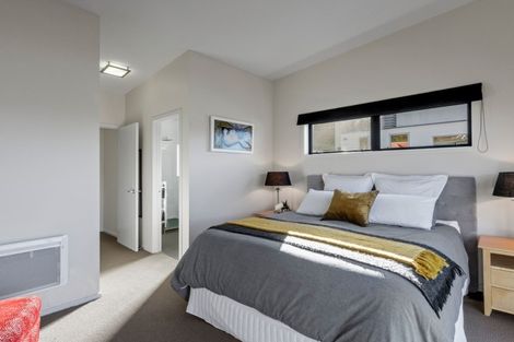 Photo of property in 70 Wynyard Crescent, Fernhill, Queenstown, 9300