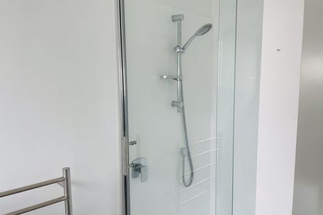 Photo of property in 3/122 Archers Road, Glenfield, Auckland, 0629