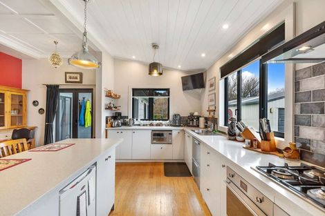 Photo of property in 100 Cole Street, Dannevirke, 4930