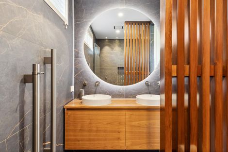 Photo of property in 4 Takahe Lane, Wanaka, 9305