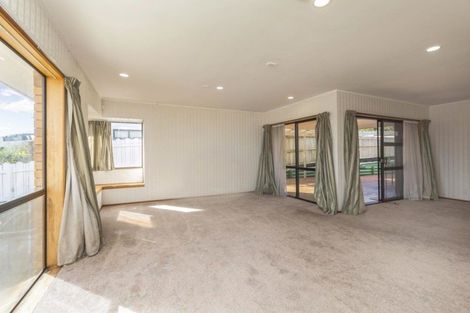 Photo of property in 40 Pigeon Mountain Road, Half Moon Bay, Auckland, 2012