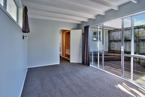 Photo of property in 66 Cliff View Drive, Green Bay, Auckland, 0604