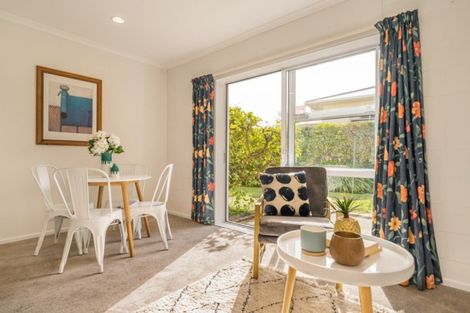 Photo of property in 4a Dowling Grove, Silverstream, Upper Hutt, 5019