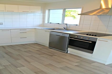 Photo of property in 1/8 Benchmark Drive, Massey, Auckland, 0614