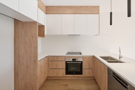 Photo of property in 6/143 Carlisle Road, Northcross, Auckland, 0632