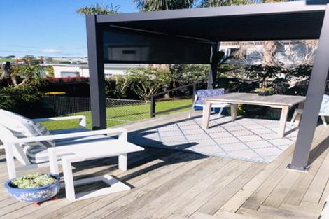 Photo of property in 15 Old Lake Road, Narrow Neck, Auckland, 0624