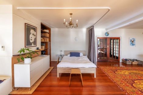 Photo of property in 37 The Crescent, Roseneath, Wellington, 6011