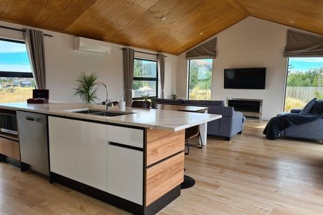 Photo of property in 15 Rodman Lane, Lake Tekapo, 7999