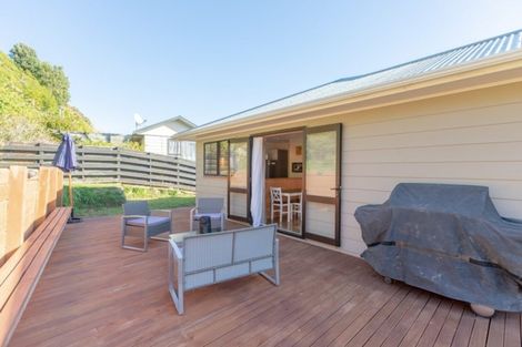 Photo of property in 11 Marne Grove, Waitangirua, Porirua, 5024