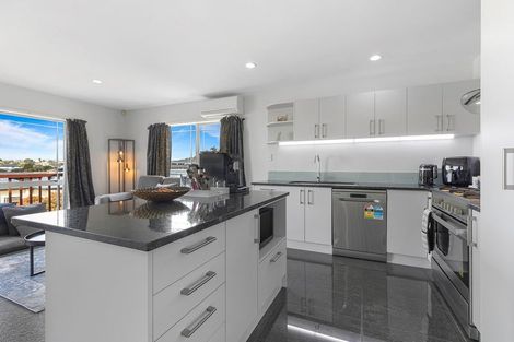 Photo of property in 147a Hobsonville Road, West Harbour, Auckland, 0618