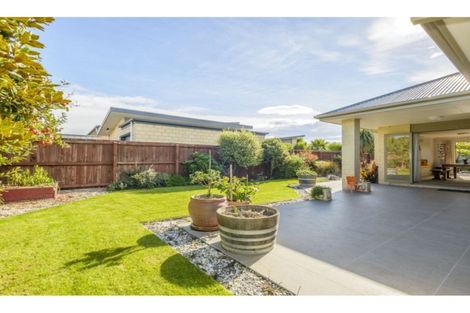 Photo of property in 33 Bottle Lake Drive, Parklands, Christchurch, 8083