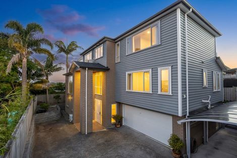 Photo of property in 25 Pupuke Road, Birkenhead, Auckland, 0627