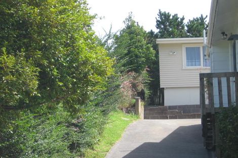 Photo of property in 2/12 Woodall Place, Totara Vale, Auckland, 0627