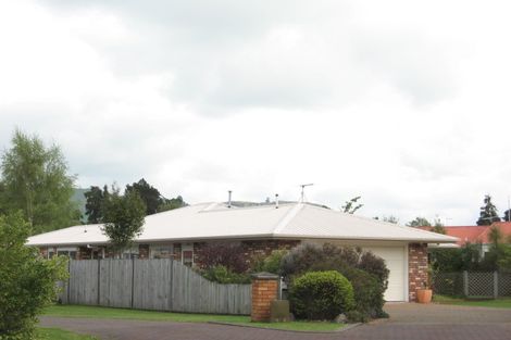 Photo of property in 10 Capricorn Place, Kawaha Point, Rotorua, 3010