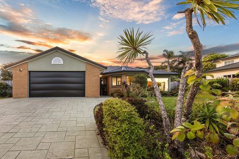 Photo of property in 1 Astor Place, Orewa, 0931