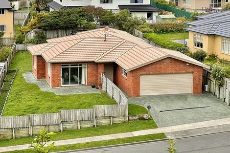 Photo of property in 35 Erlestoke Crescent, Churton Park, Wellington, 6037