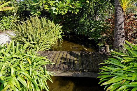 Photo of property in 66 Cliff View Drive, Green Bay, Auckland, 0604