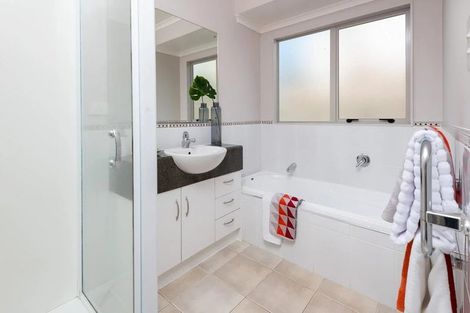 Photo of property in 18 Lissleton Drive, East Tamaki, Auckland, 2013