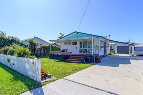 Photo of property in 10 Farnworth Avenue, Holdens Bay, Rotorua, 3010