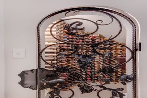 Photo of property in 2 Glenoaks Rise, Mellons Bay, Auckland, 2014