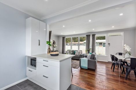 Photo of property in 18 Delaney Drive, Stokes Valley, Lower Hutt, 5019