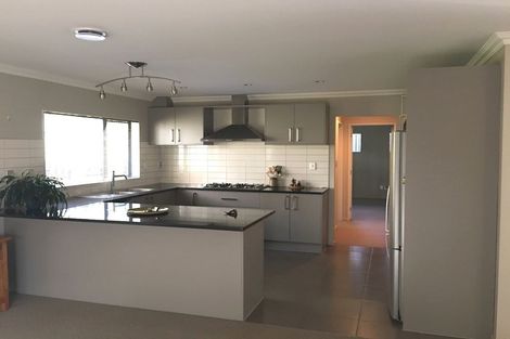 Photo of property in 11 Jomard Terrace, Northcross, Auckland, 0632