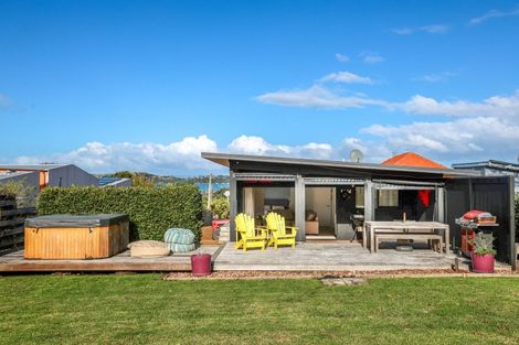 Photo of property in 8 Nikau Road, Oneroa, Waiheke Island, 1081