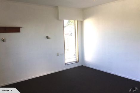 Photo of property in 627a Glenfield Road, Totara Vale, Auckland, 0629