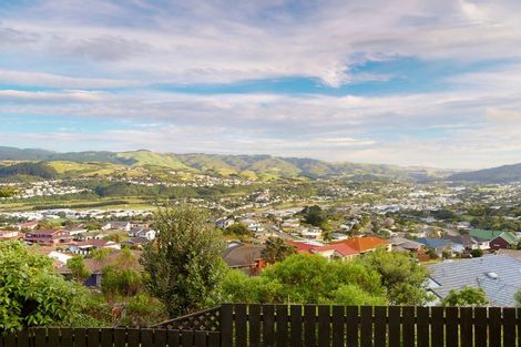 Photo of property in 13 Chastudon Place, Tawa, Wellington, 5028