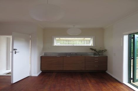 Photo of property in 106 Valley Road, Paraparaumu, 5032