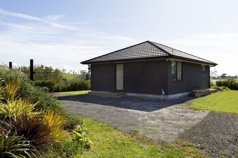 Photo of property in 2228 South Head Road, South Head, Helensville, 0874