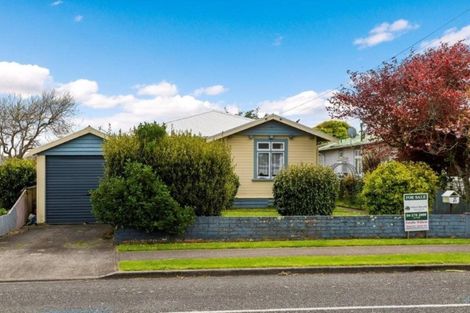 Photo of property in 21 Disraeli Street, Hawera, 4610