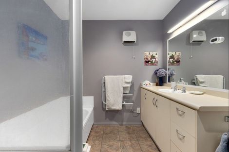 Photo of property in 8 Amner Place, Bluff Hill, Napier, 4110