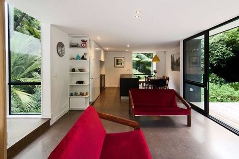 Photo of property in 2 Corrondella Grove, Belmont, Lower Hutt, 5010