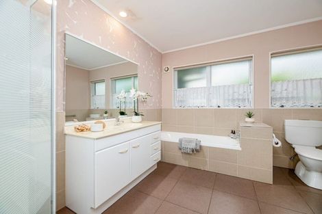 Photo of property in 42 Sunhill Road, Sunnyvale, Auckland, 0612