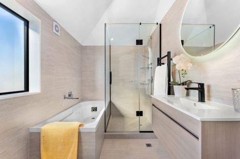 Photo of property in 2/19 Rodney Road, Northcote Point, Auckland, 0627