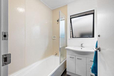 Photo of property in 4 Newland Court, Palmerston North, 4410