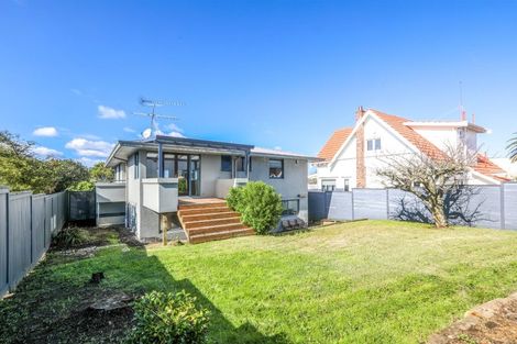 Photo of property in 190 Hurstmere Road, Takapuna, Auckland, 0622