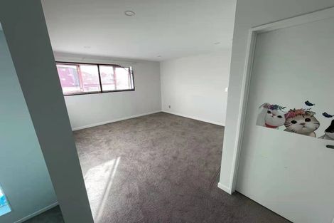 Photo of property in 22c Buscomb Avenue, Henderson, Auckland, 0610