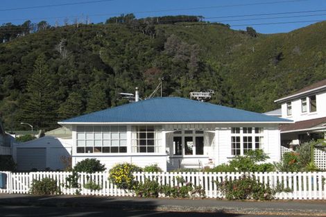 Photo of property in 95 Marine Parade, Eastbourne, Lower Hutt, 5013