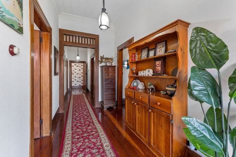 Photo of property in 228 Devon Street West, New Plymouth, 4310