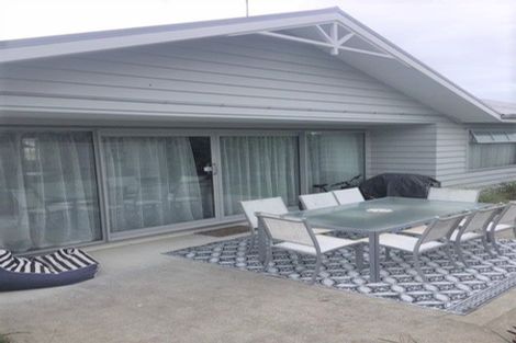 Photo of property in 2/925 Whangaparaoa Road, Manly, Whangaparaoa, 0930