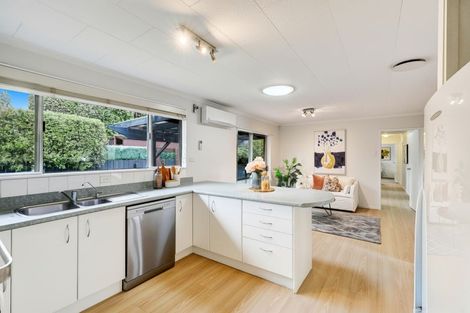Photo of property in 24 Oakmont Place, Wattle Downs, Auckland, 2103