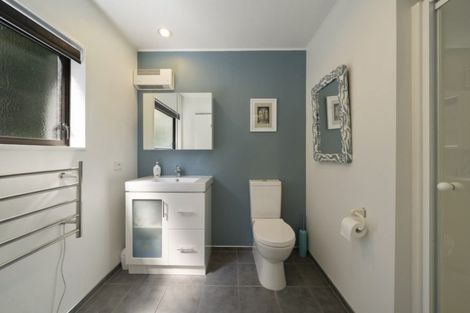 Photo of property in 1 Kakariki Grove, Waikanae, 5036