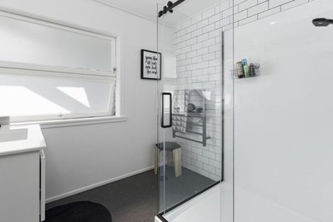 Photo of property in 4 Penguin Street, Leigh, 0985