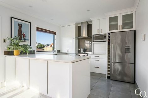 Photo of property in 48 Pitau Road, Mount Maunganui, 3116